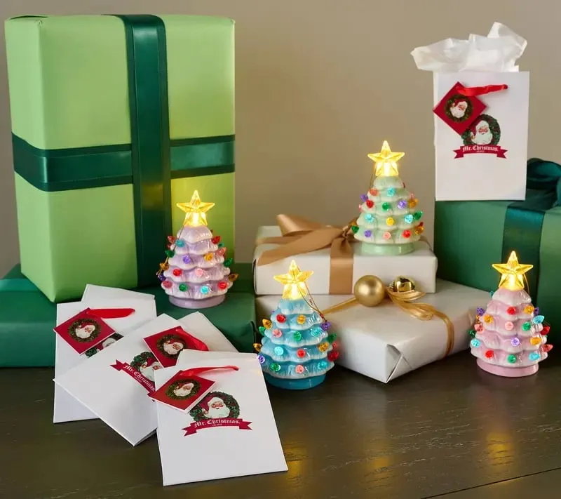 🔥HOT SALE🔥Christmas Set of 4 Mini Nostalgic Tree Ornaments with Gift Bags