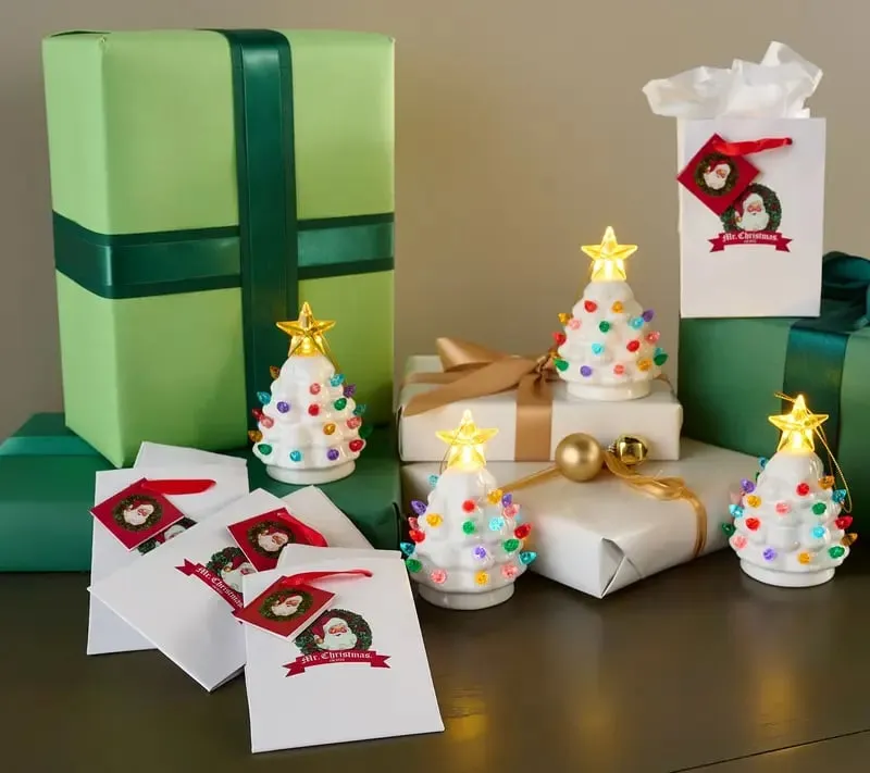 🔥HOT SALE🔥Christmas Set of 4 Mini Nostalgic Tree Ornaments with Gift Bags