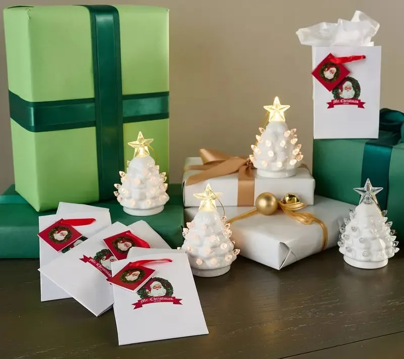 🔥HOT SALE🔥Christmas Set of 4 Mini Nostalgic Tree Ornaments with Gift Bags